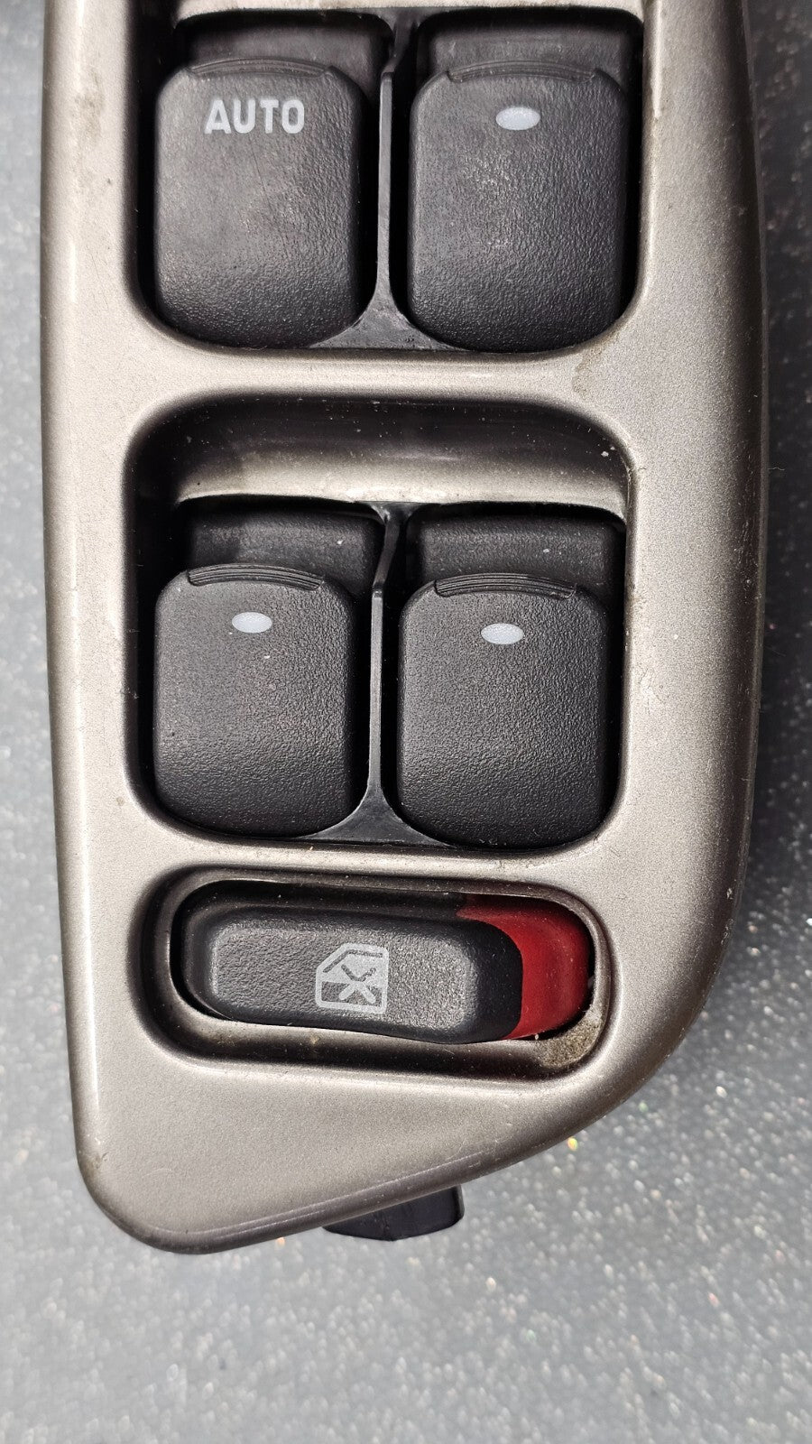 04-07 MALIBU LEFT DRIVER MASTER POWER WINDOW DOOR CONTROL SWITCH ASSEMBLY SILVER