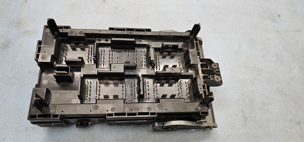 07-09 Suburban Yukon Engine Fuse Box Relay Body Control Module Integrated Power