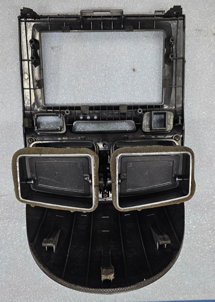 🔥01-06 HYUNDAI SANTA FE CENTER DASH RADIO STEREO TRIM PANEL BEZEL BLACK OEM