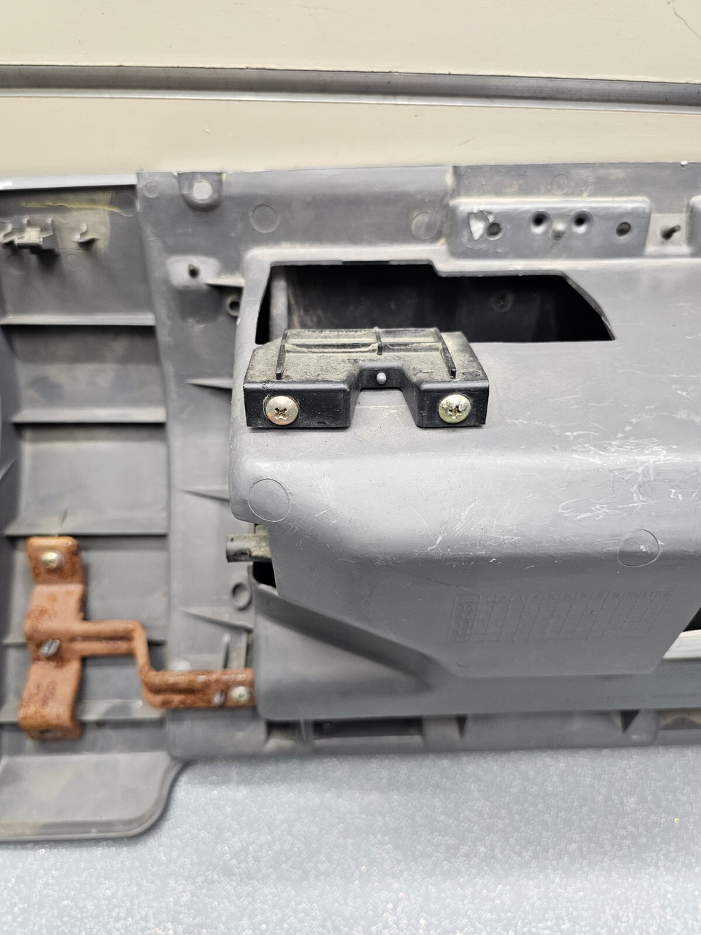 🔥98-01 FRONTIER XTERRA LOWER DASH GLOVE BOX STORAGE COMPARTMENT ASSEMBLY GRAY