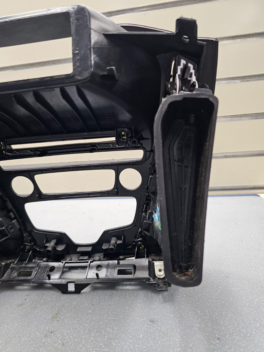 🔥14-16 FORD TRANSIT CENTER DASH RADIO DISPLAY CLIMATE SURROUND BEZEL TRIM BLACK