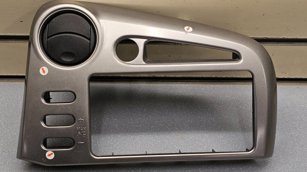 🔥03-08 Toyota MATRIX Pontiac VIBE Center Dash Radio Bezel Trim Panel SILVER B26