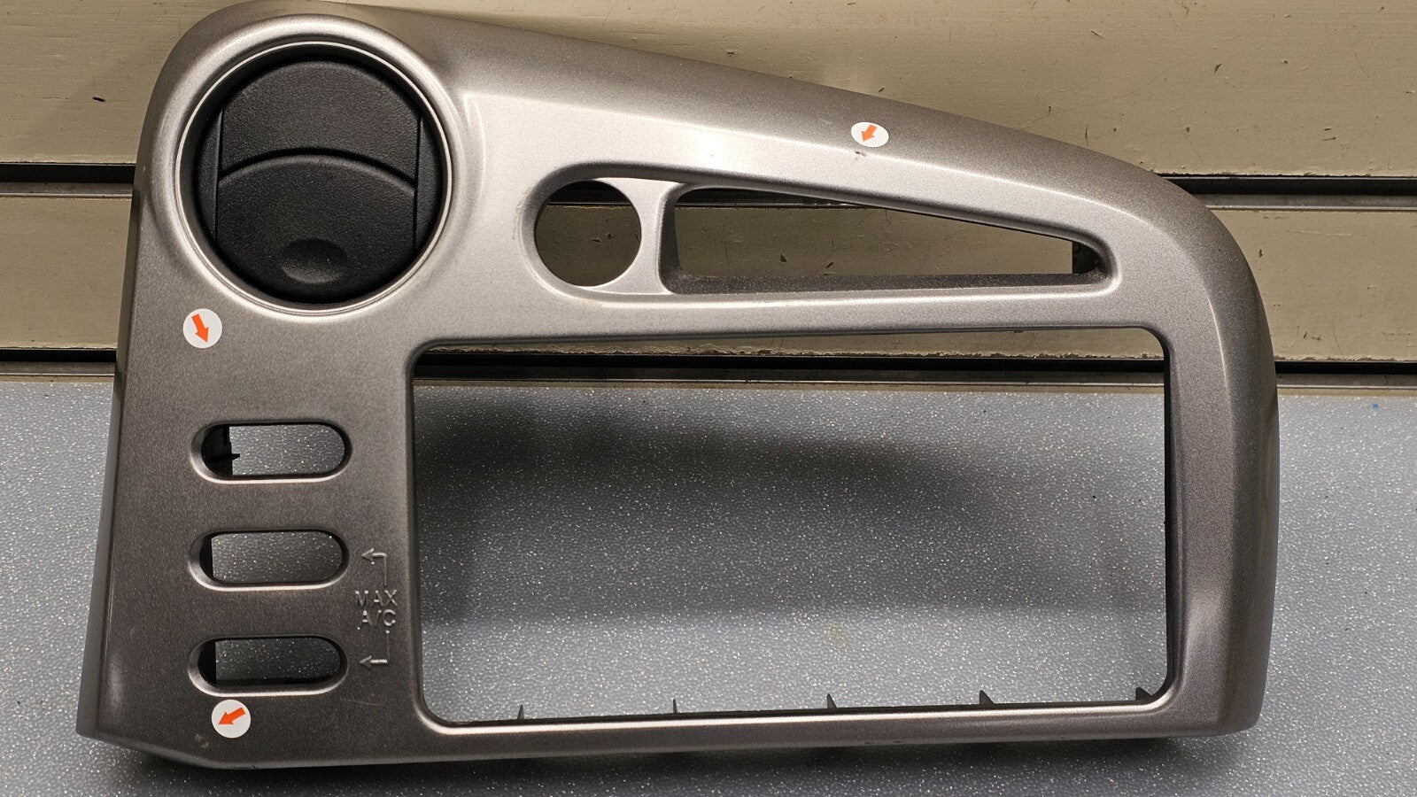 🔥03-08 Toyota MATRIX Pontiac VIBE Center Dash Radio Bezel Trim Panel SILVER B26