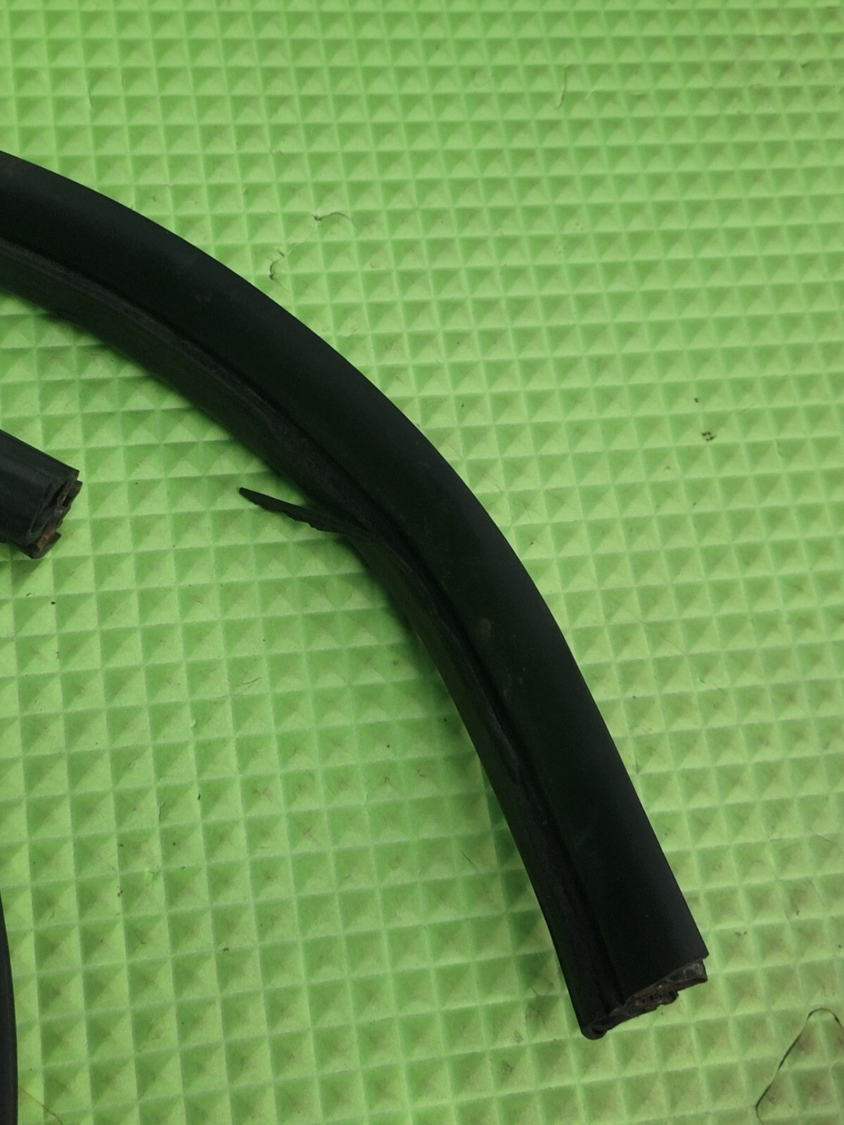 🔥07-14 Chevrolet Tahoe Rear Front Right Passenger Door Weatherstrip Seal Black