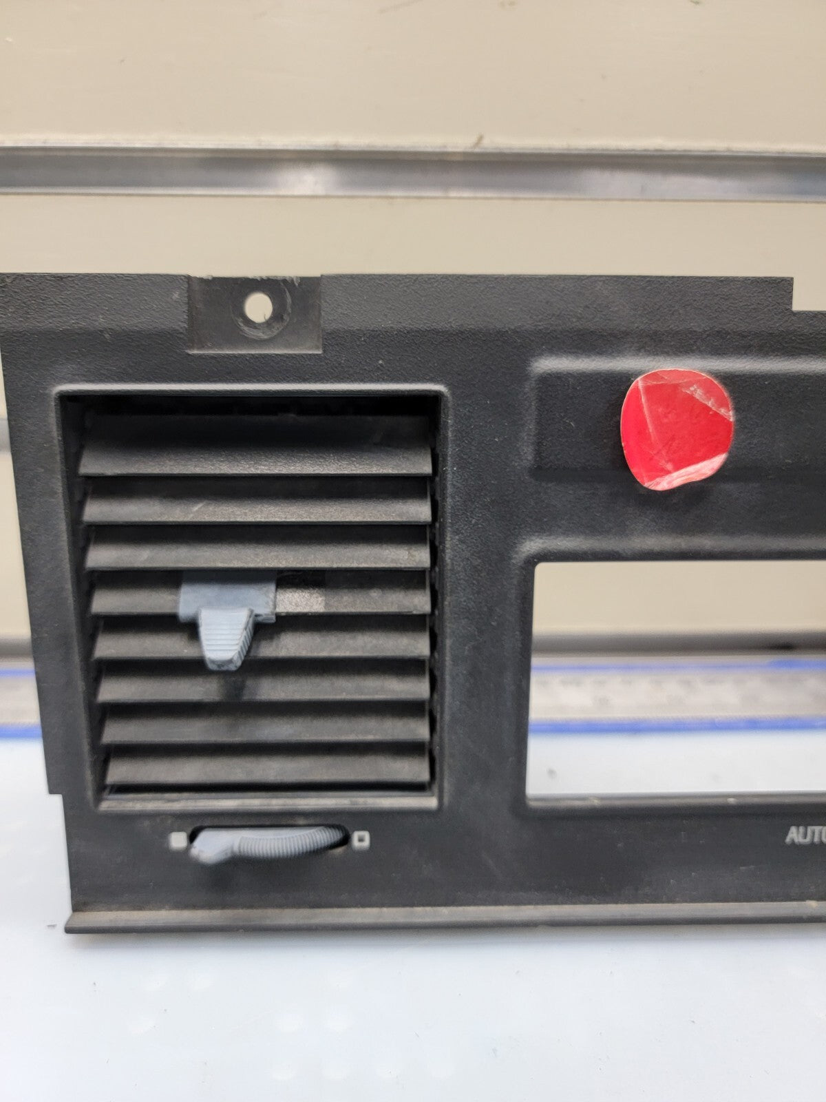 🔥90-94 Lincoln Town Car Climate Control Dash Bezel Trim Air vent Assembly OEM