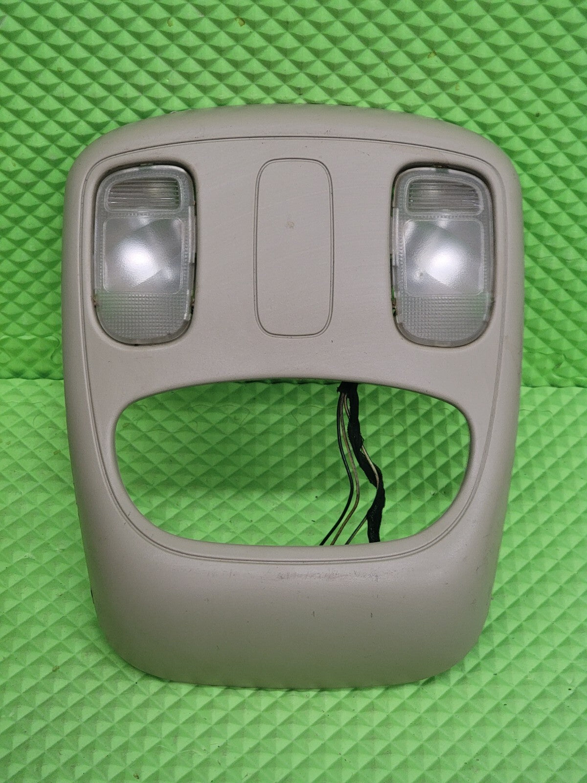 🔥2002-2005 Dodge Ram 1500 OverHead Console Map Dome TAN