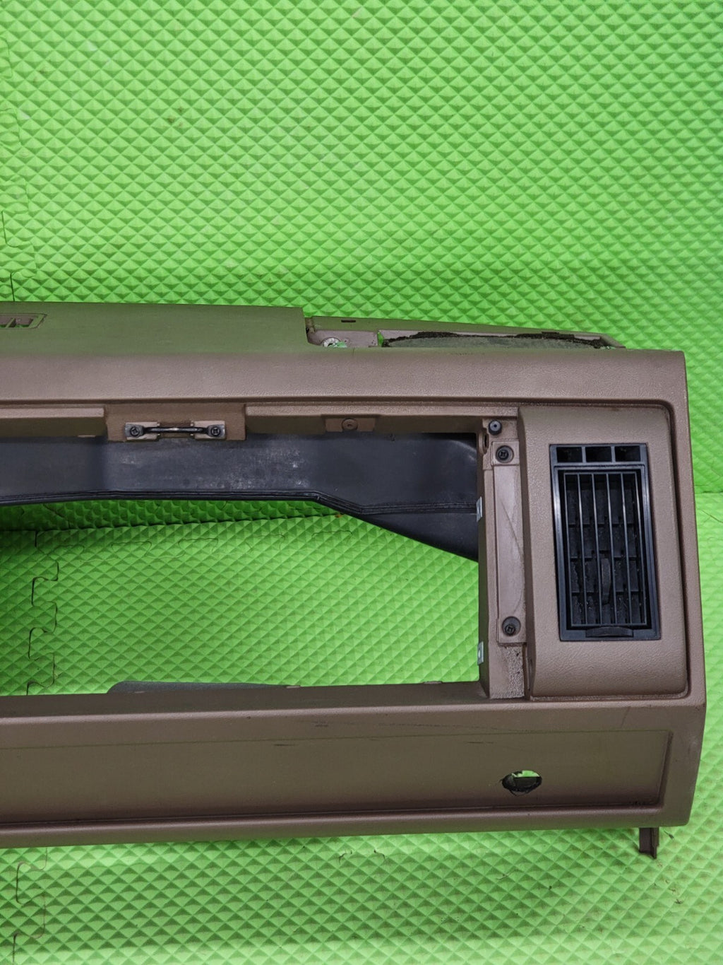 🔥1988-1994 CHEVY GMC C/K SUBURBAN BLAZER Dashboard DASH CORE Mount TAN DB1