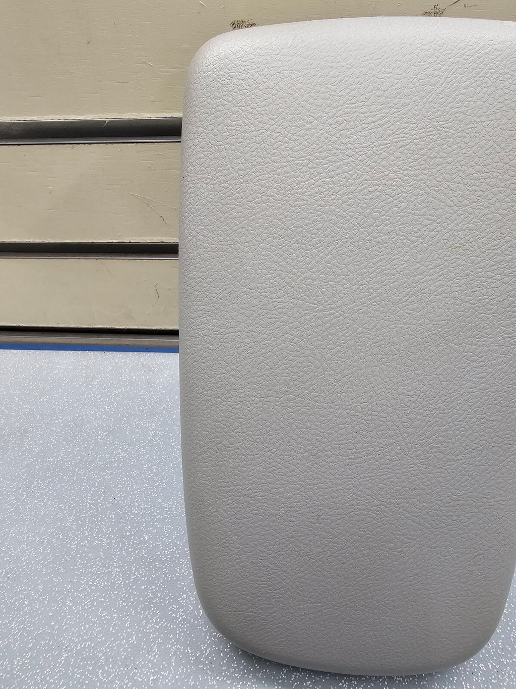🔥09-13 COROLLA FRONT CENTER CONSOLE ARM REST LID TOP PAD COVER ASSEMBLY LT GRAY