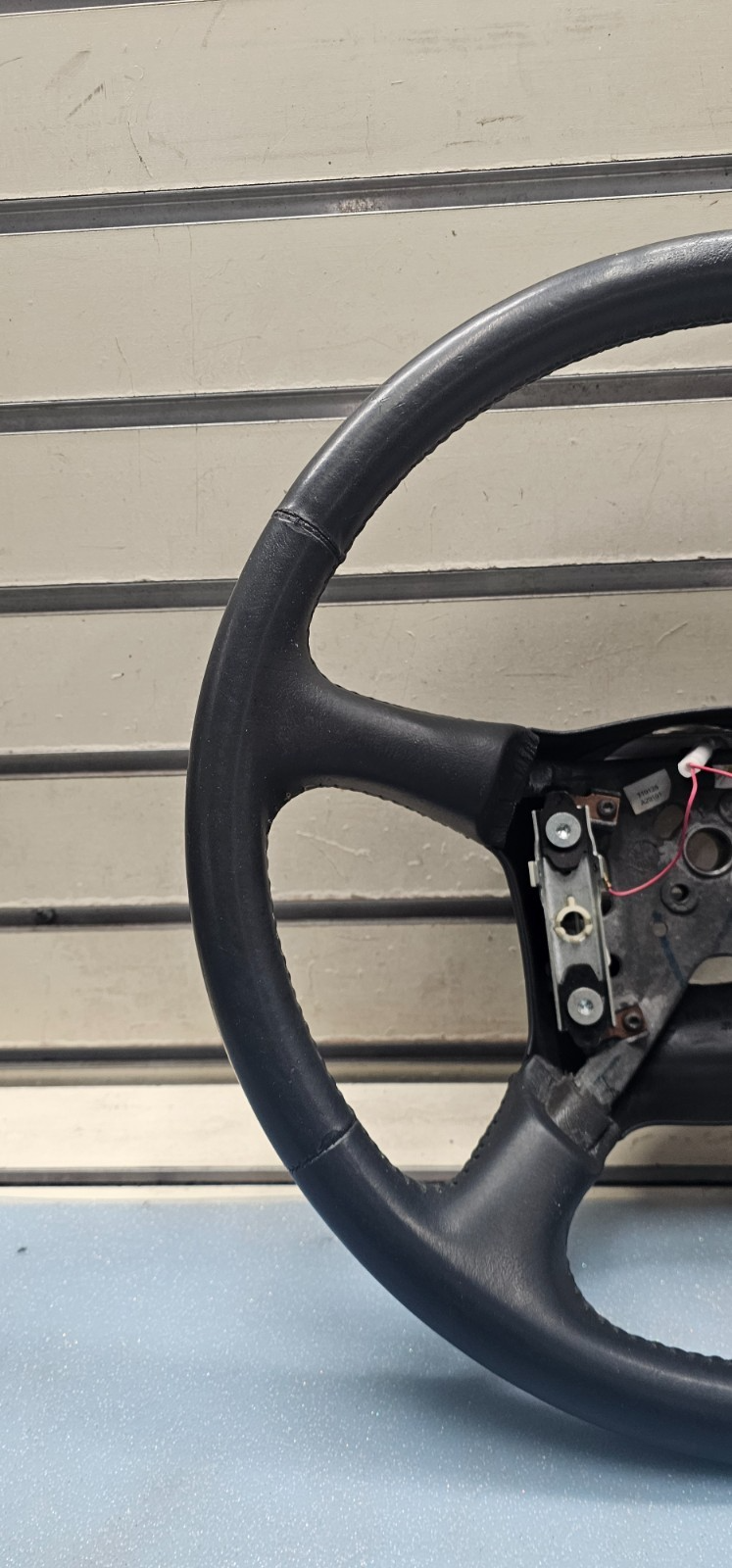 99-02 Chevy Silverado Tahoe Suburban Blazer SONOMA Steering Wheel Leather black