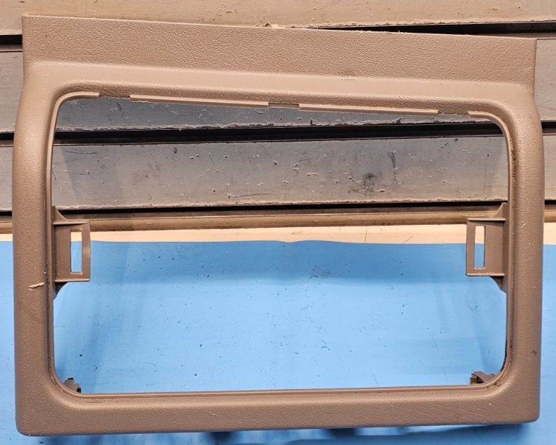🔥03-06 CHEVY SILVERADO SIERRA DASH UPPER CENTER CONSOLE STORAGE CUBBY BEZEL TAN