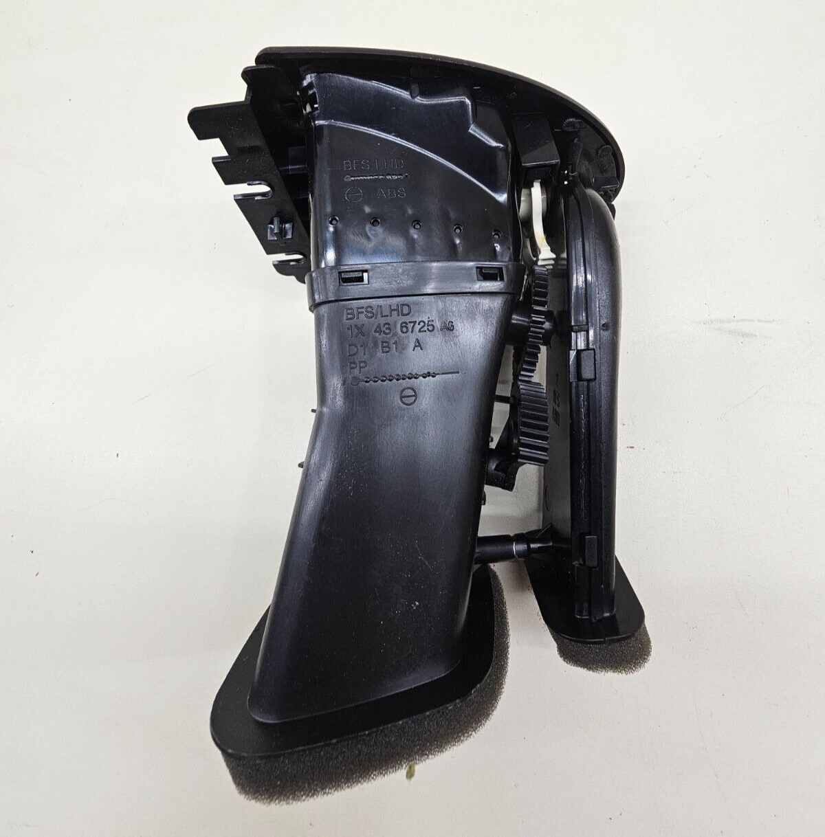 02-08 Jaguar X-Type Right Passenger Outer Dash Front Center Air Vent Heater OEM
