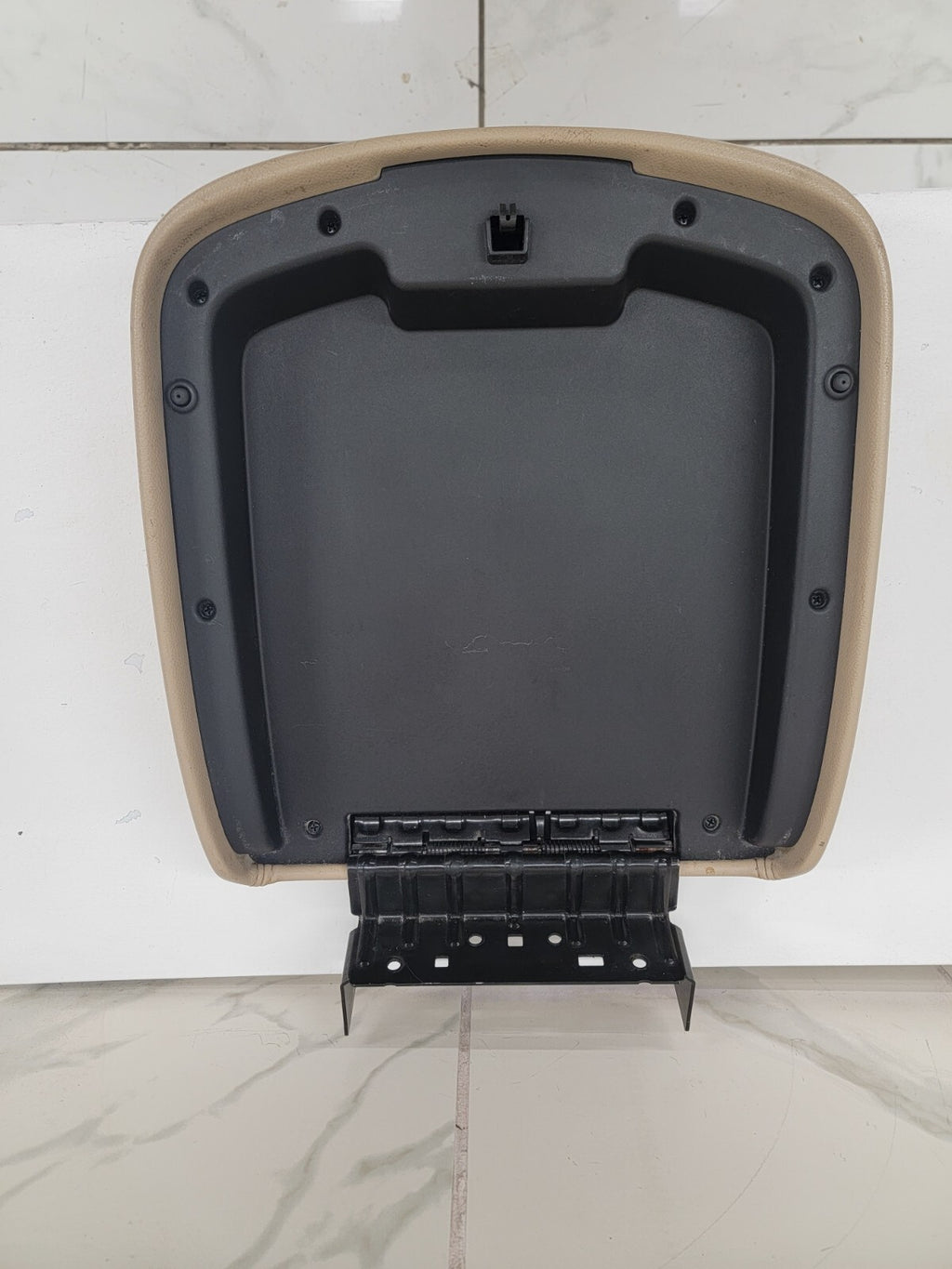 07-14 Silverado Sierra Center Console Armrest Lid Leather Cover Assembly Tan L19