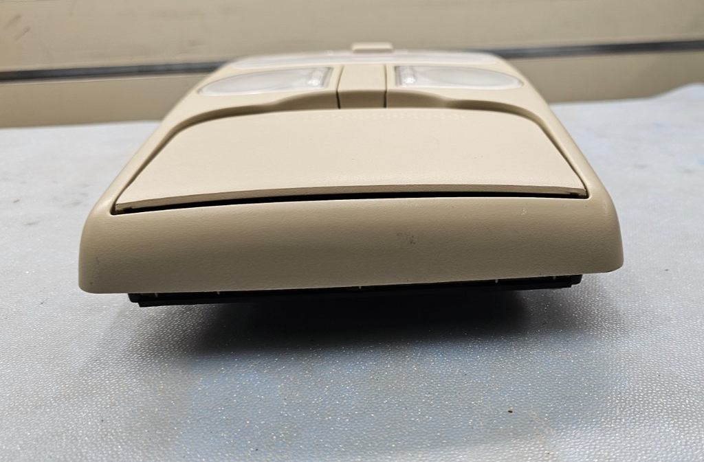 🔥04-08 Mitsubishi Endeavor Overhead Console Compartment Dome Map Light lamp Tan