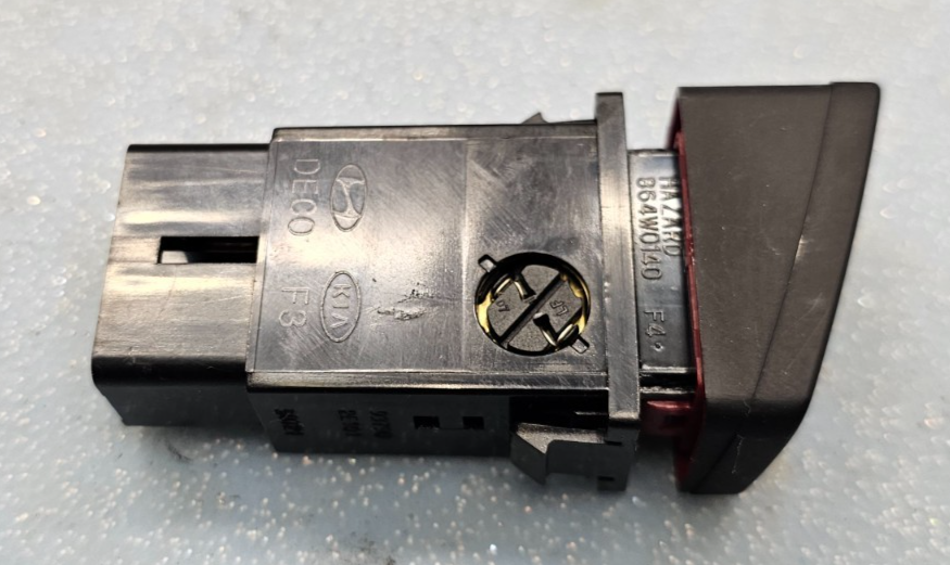 🔥04-09 Hyundai Tucson Hazard Emergency Light Lamp Control Switch Assembly Black