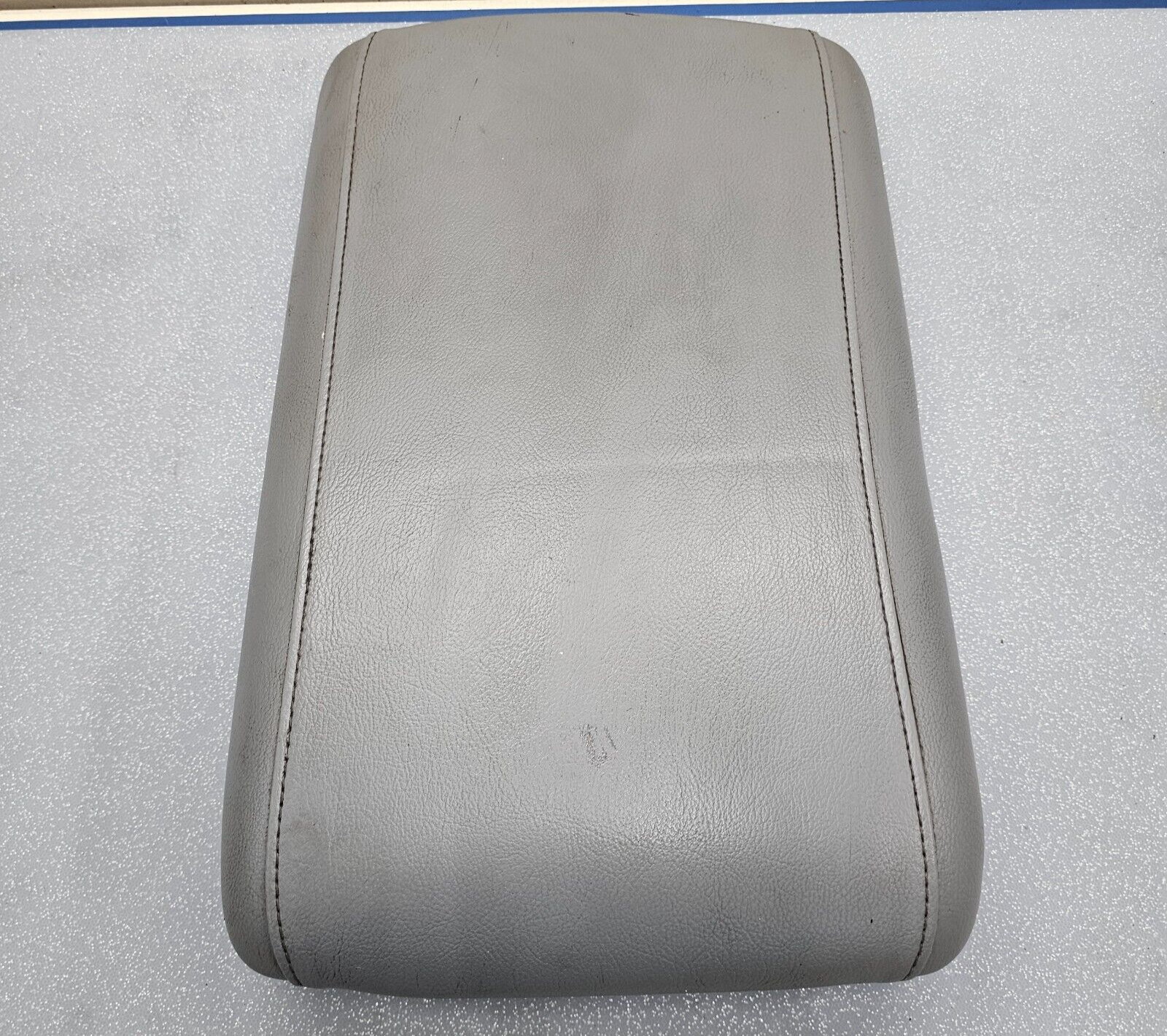 03-06 EXPEDITION Center Console Arm Rest Storage Cover Top Pad Lid Assembly Gray