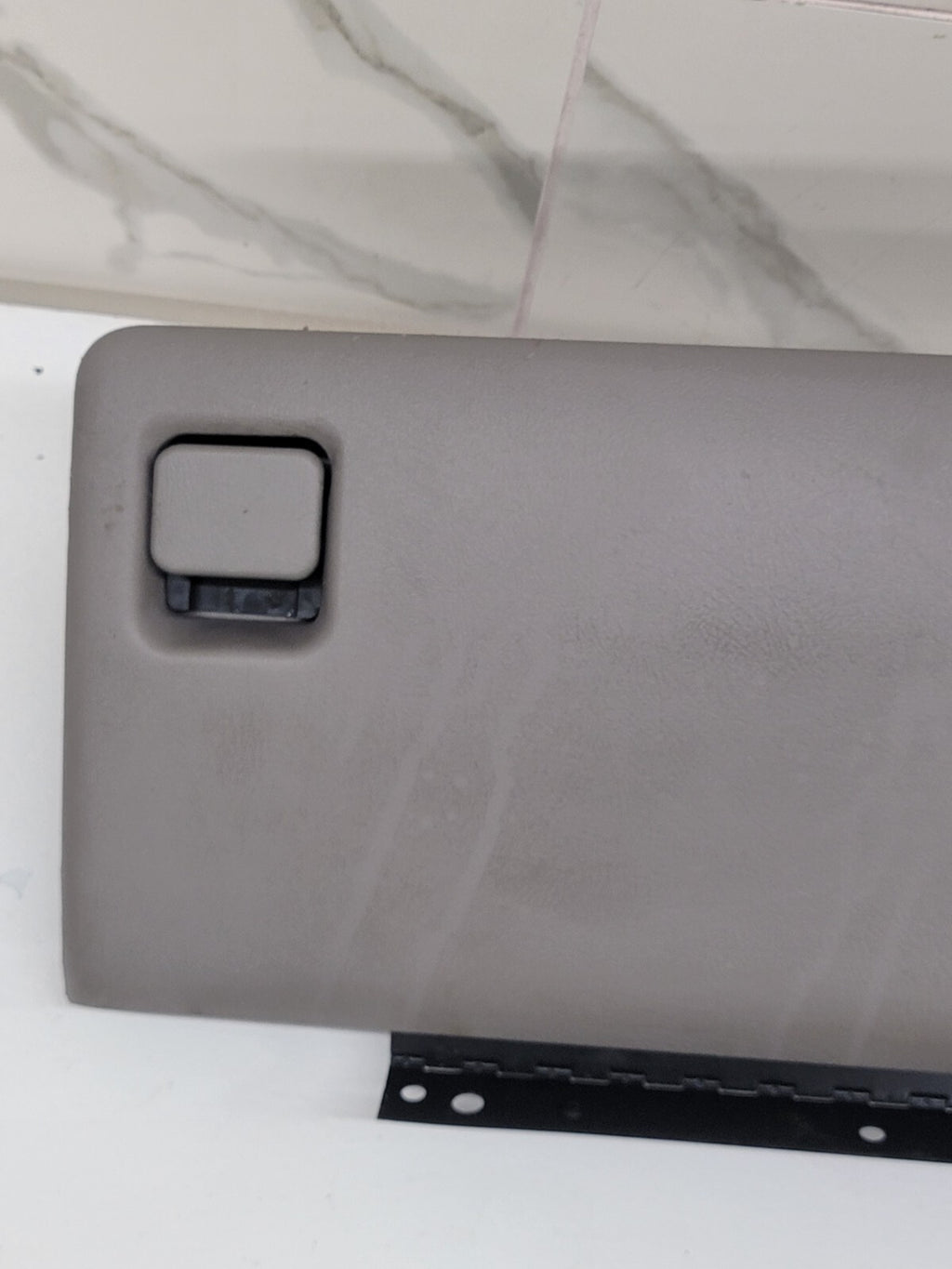 02-06 CADILLAC ESCALADE GLOVE BOX GLOVEBOX DASH STORAGE COMPARTMENT OE GRAY G9