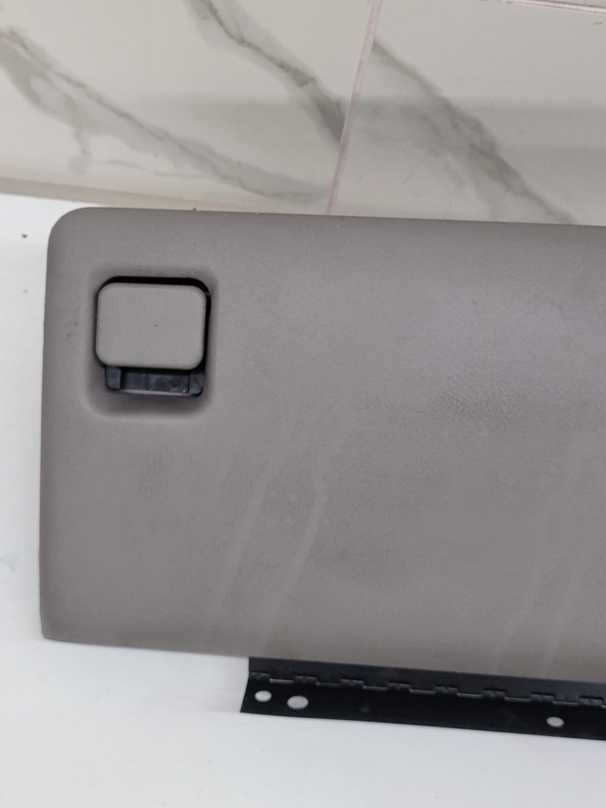 02-06 CADILLAC ESCALADE GLOVE BOX GLOVEBOX DASH STORAGE COMPARTMENT OE GRAY G9