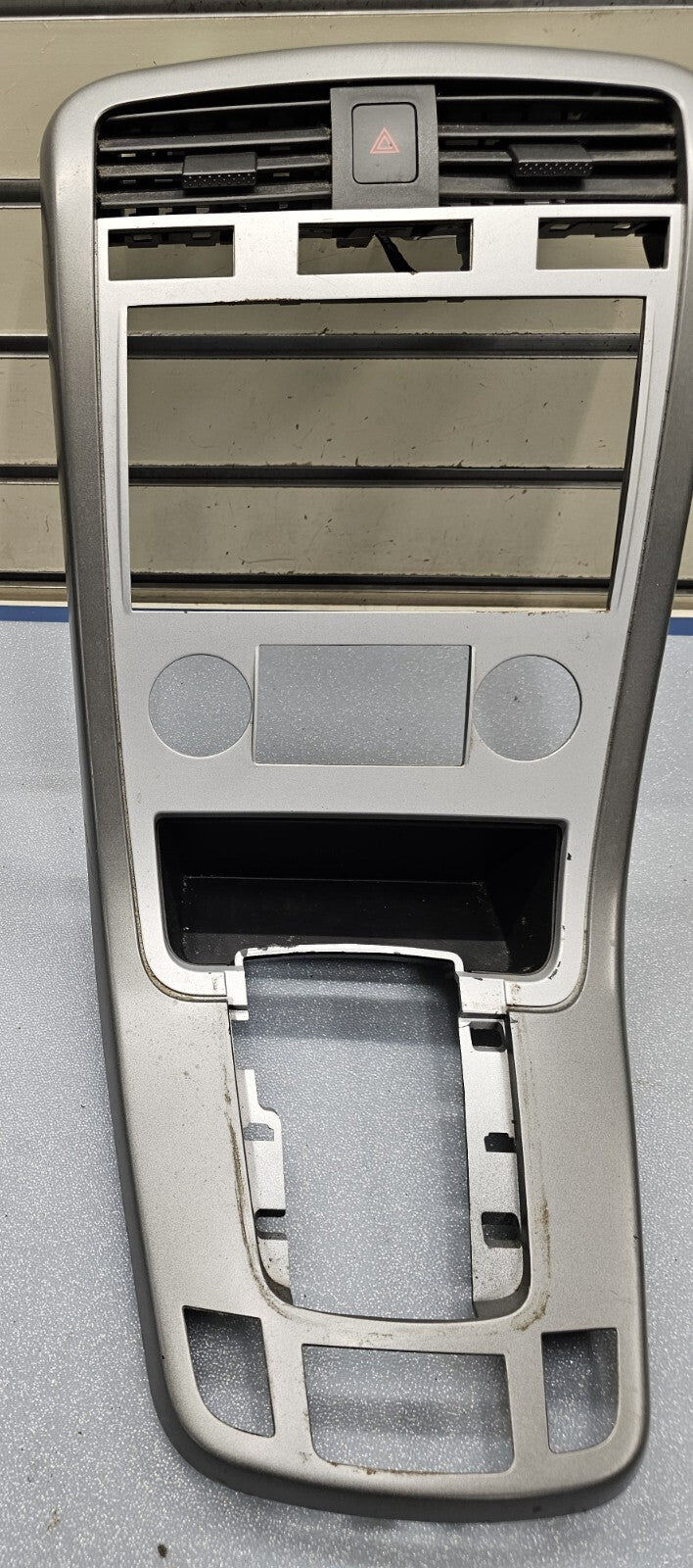 🔥07-09 Equinox Center Dash AM FM Radio Stereo Climate Bezel Trim Panel Silver