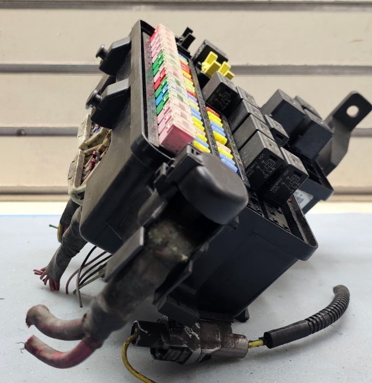 🔥02-05 Dodge Ram Engine TIPM Fuse Box Junction Body Control Distribution Module