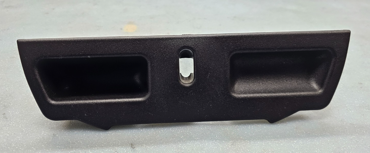 95-06 Silverado Sierra C/K 1500 2500 Center Console Jump Seat Lid Latch Assembly
