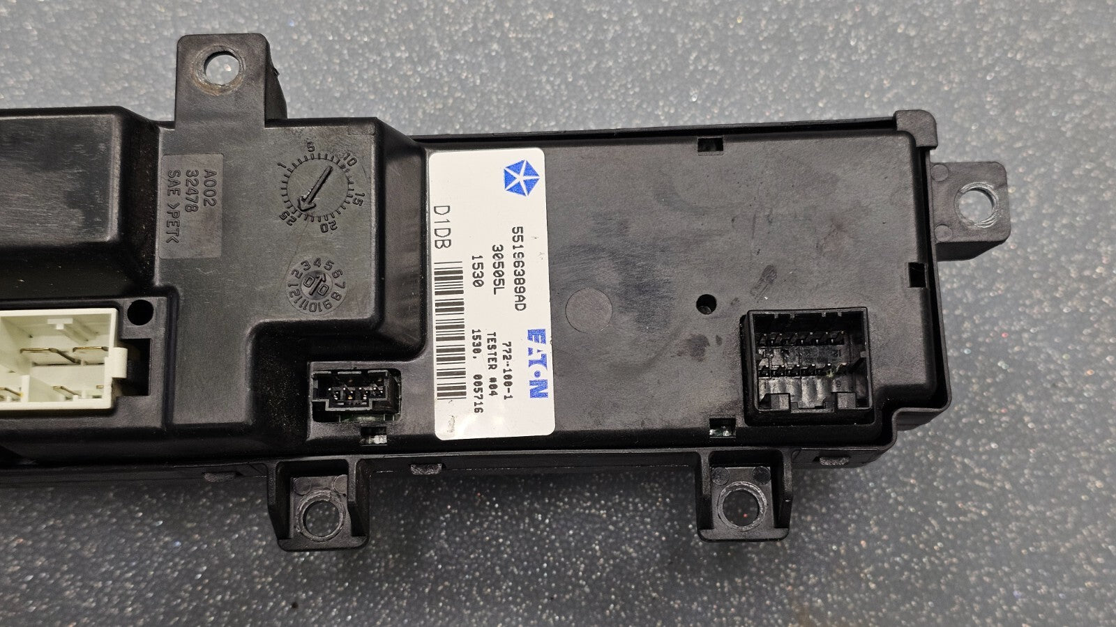99-04 Jeep Grand Cherokee Driver Left Master Door Window Mirror Switch Assembly