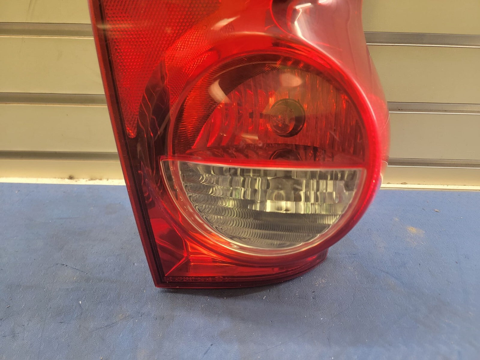 04-09 Dodge Durango driver Side Lens and Housing Tail Light Lamp