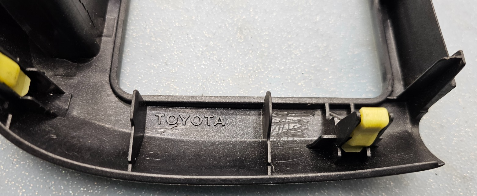 🔥2003-2008 Toyota MATRIX / Pontiac VIBE Center Dash Radio Bezel Trim Silver B26