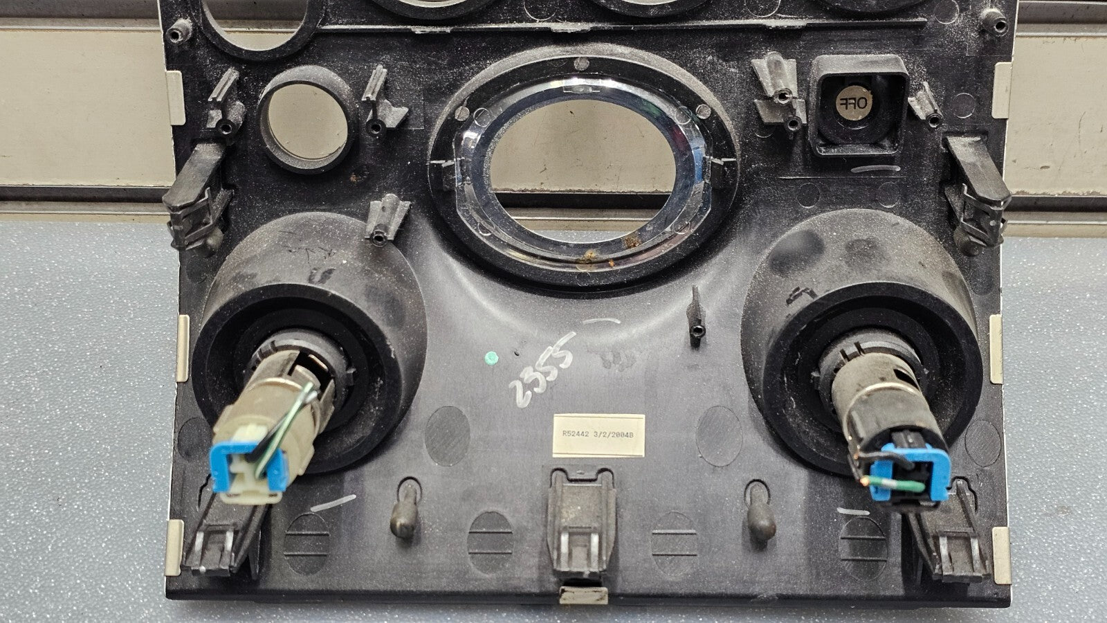 04-07 Infiniti QX56 Dash Climate AM FM Radio Stereo Display Bose Bezel Tan OEM