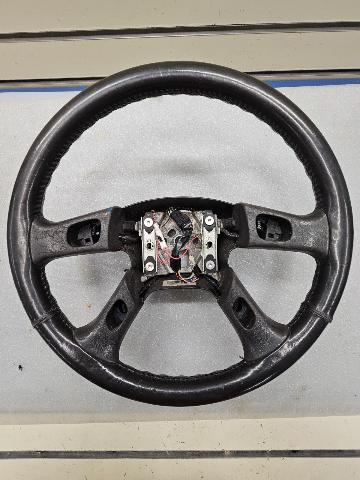 02-09 Trailblazer Envoy03-06 SILVERADO SIERRA YUKON STEERING WHEEL LEATHER BLACK