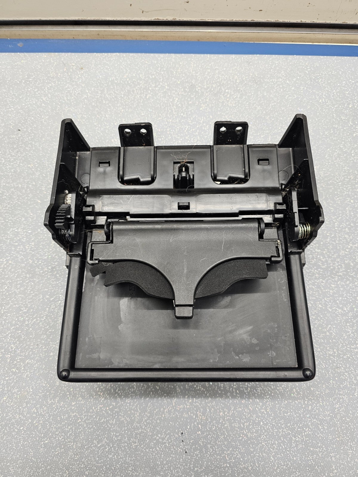 🔥02-06 Toyota Camry Center Console Lid Front Cup Holder drink holder Armrest