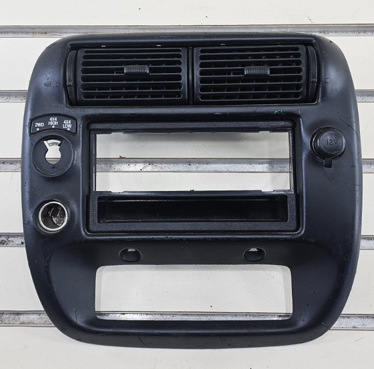 🔥95-10 Ranger EXPLORER Radio Center Dash Bezel🔴2 Lighter Air Vents BLACK B2
