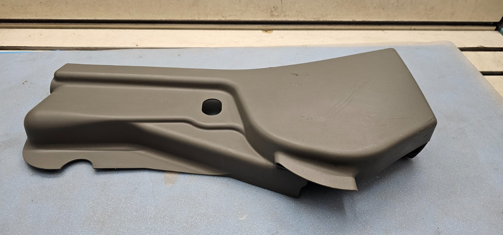 🔥03-07 Silverado Sierra Front RIGHT Passenger Seat Track Cover Trim Bezel GRAY