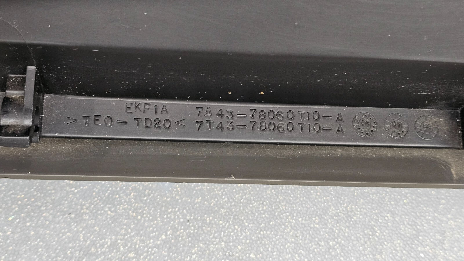 🔥07-10 Ford Edge Glove Box Dash Compartment OEM Black
