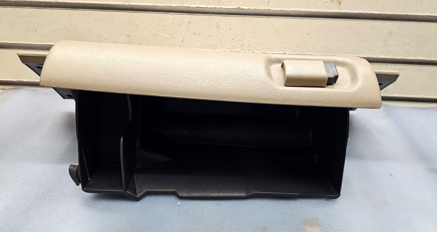 95-99 CHEVY GMC TRUCK SILVERADOC/K Glove Box Storage Compartment Assembly TAN G2