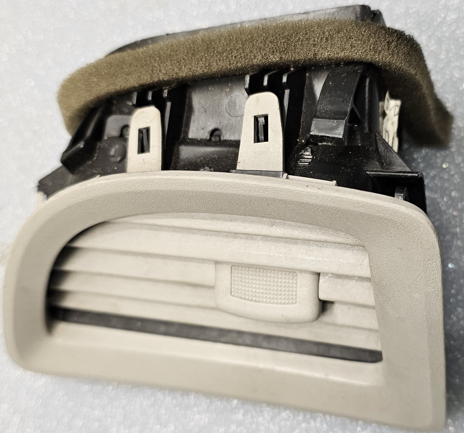 08-12 Chevy MALIBU Dash A/C Heater AIR VENT Front right passenger Side Gray VT46