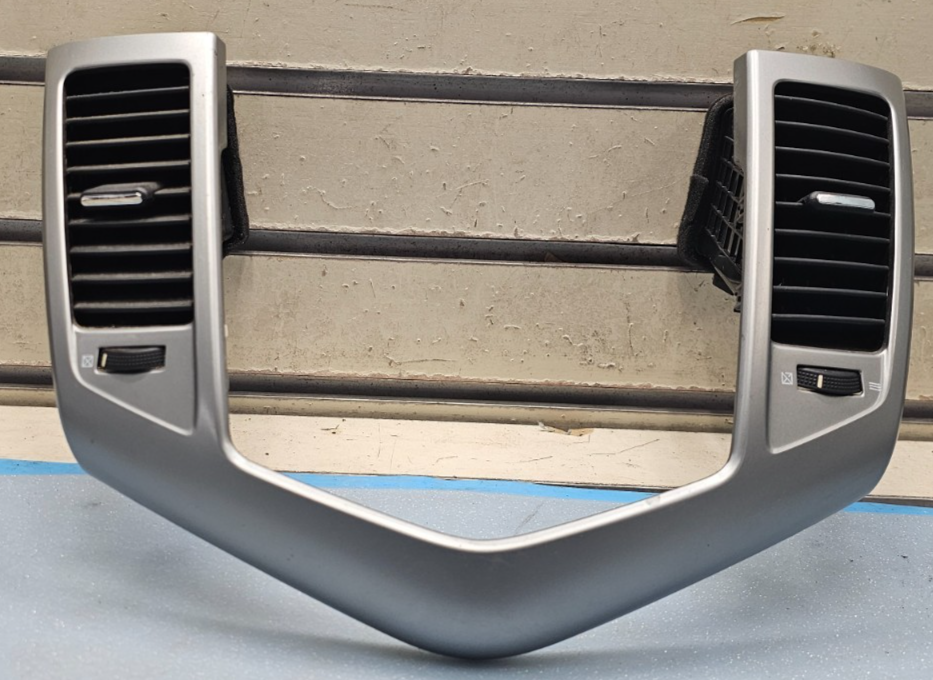 🔥11-15 Cruze Dash Center AM FM Radio Stereo Display Bezel Trim Panel Silver