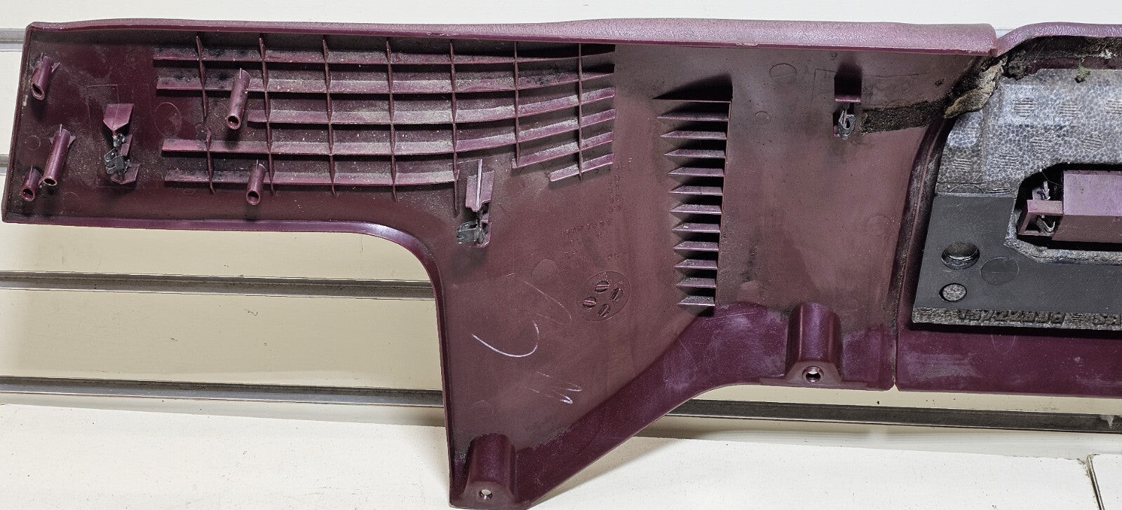 🔥95-99 CHEVY GMC TRUCK CK INSTRUMENT PANEL DASH KNEE BOLSTER PANEL RED OEM