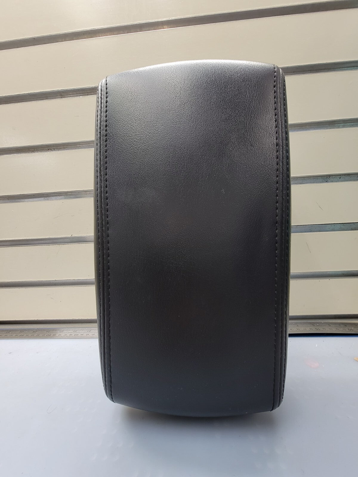 🔥06-13 CHEVROLET IMPALA CENTER CONSOLE ARM REST LID TOP PAD COVER BLACK LEATHER