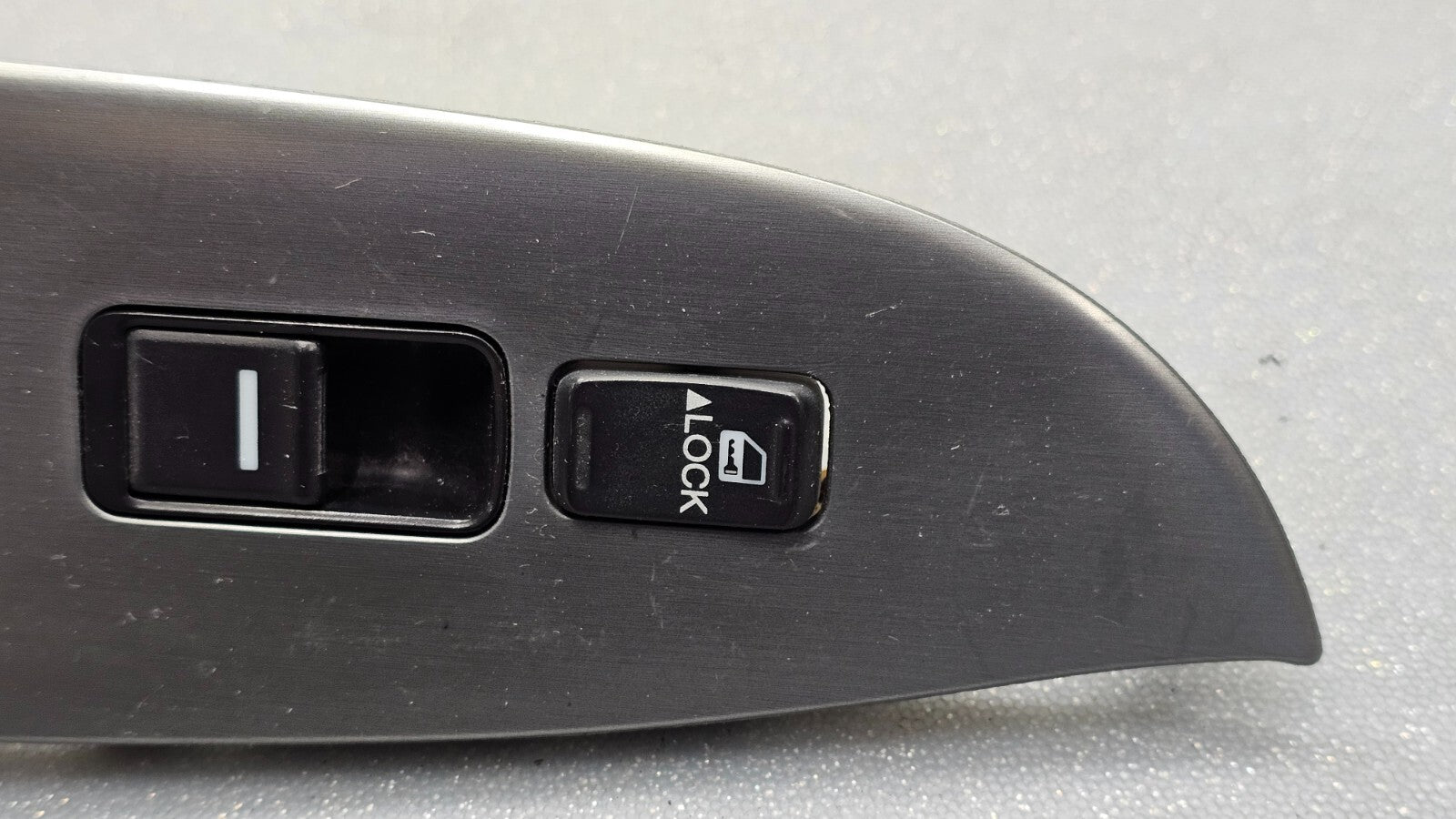 🔥05-10 Honda Odyssey Front Right Passenger Door Window Switch Lock Bezel Silver