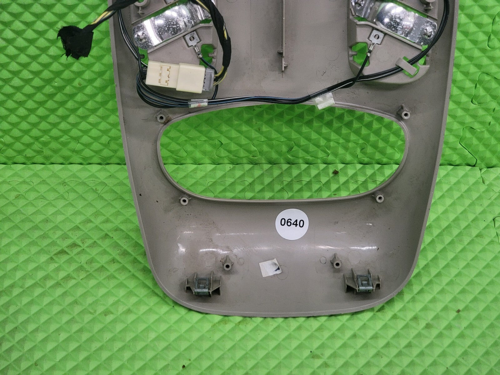 🔥2002-2005 Dodge Ram 1500 OverHead Console Map Dome TAN