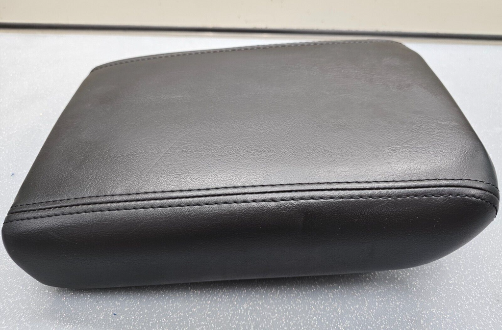 07-17 TRAVERSE ACADIA Outlook Enclave Leather Armrest Center Console Lid Black