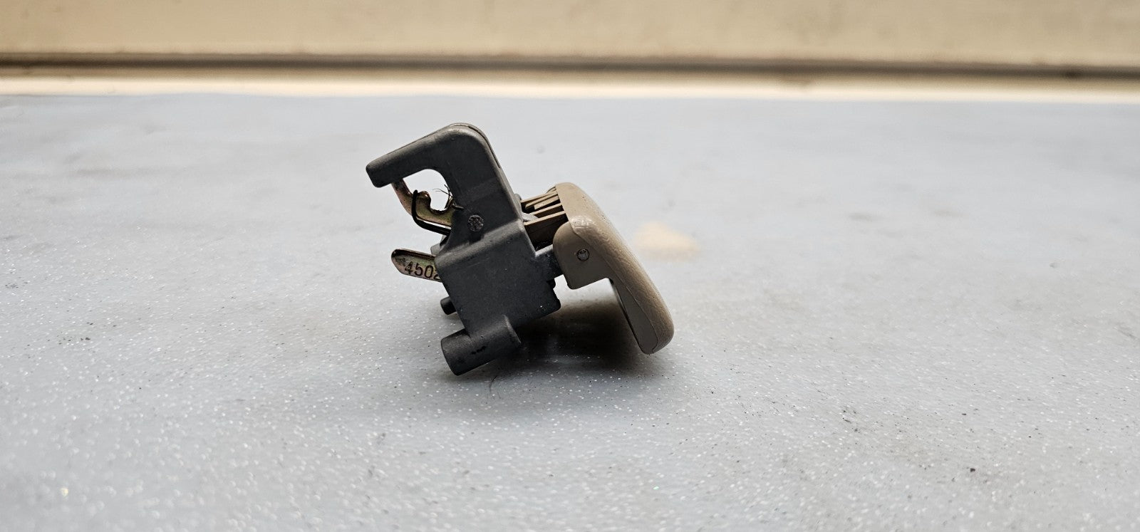 🔥1998-2002 Toyota Corolla Glove Box Storage Compartment Latch Assembly Tan OEM