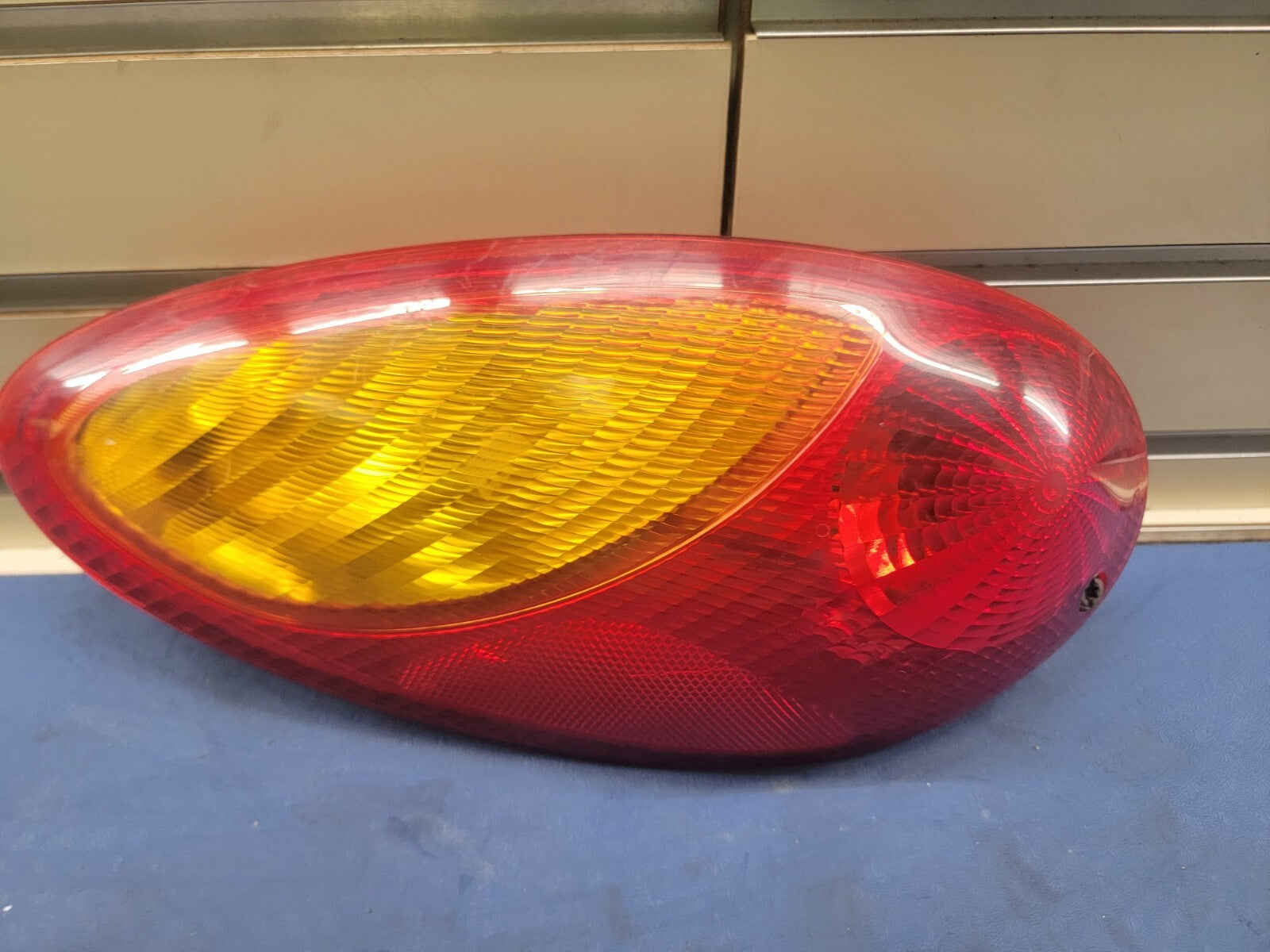 2001-2005 Chrysler Pt Cruiser Passenger Right Side Tail Light OEM Assembly