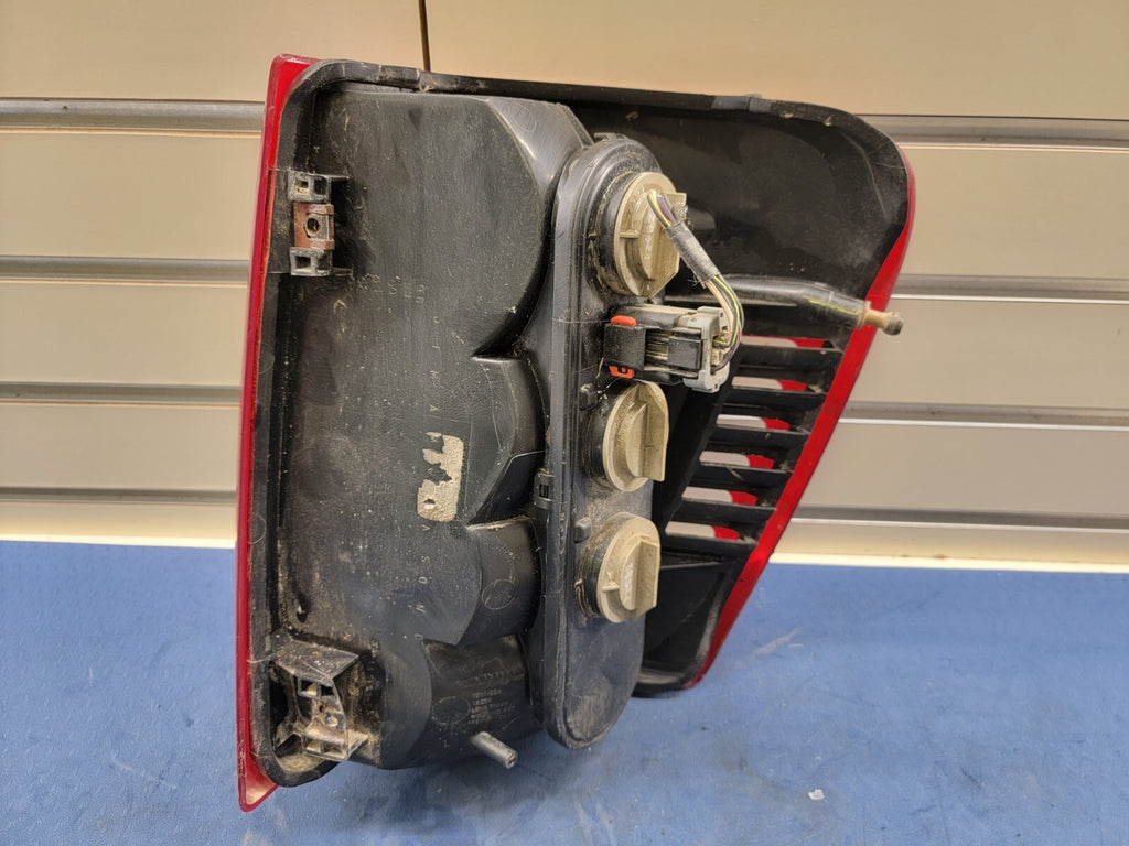 🔥1999-2004 Jeep GRAND Cherokee Rear DRIVER Side Tail Light Light OEM