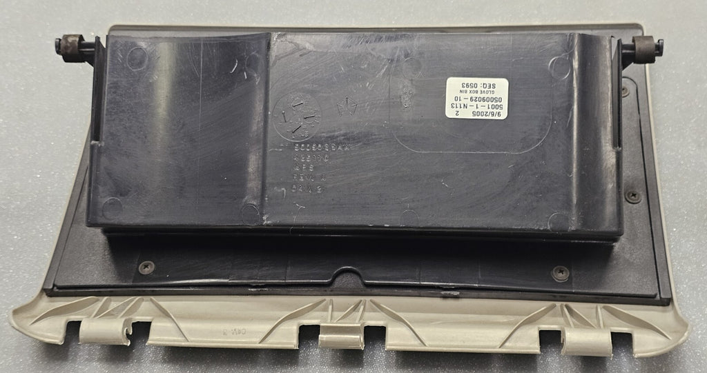 🔥01-07 CARAVAN TOWN COUNTRY VOYAGER DASH GLOVE BOX COMPARTMENT ASSEMBLY TAN