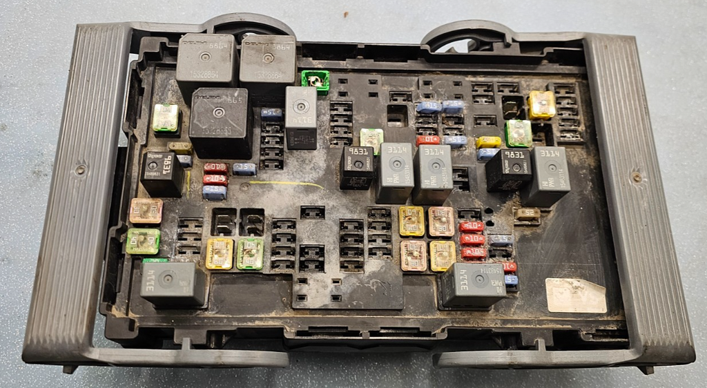 🔥10-14 Chevy Silverado GMC Sierra Fuse Box Relay Junction Power Module Unit OEM