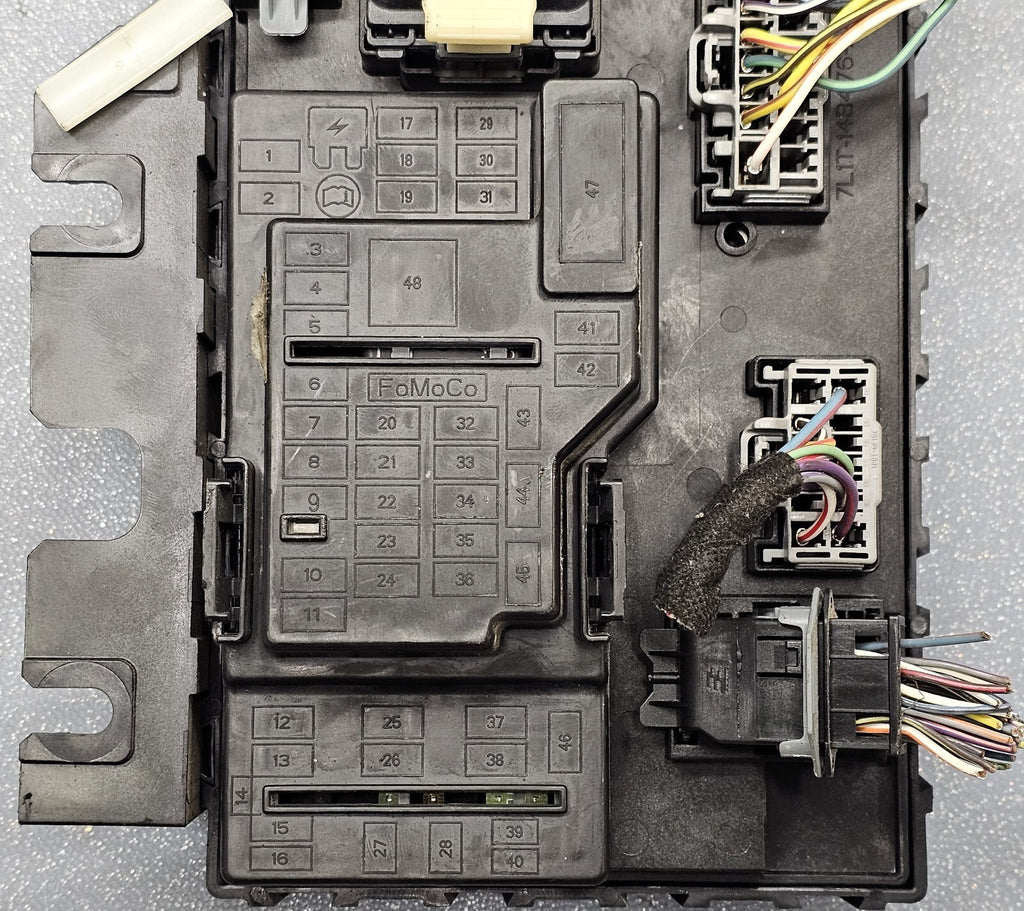 🔥09-12 Ford Escape Mercury Mariner Interior Cabin Fuse Box Relay Block Junction