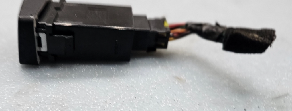 🔥2005-2009 Hyundai Tucson Dash AUX Auxiliary Input Port BLACK OEM