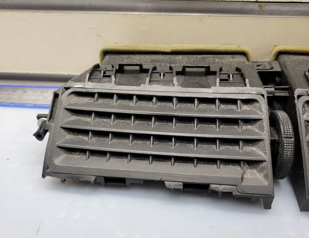 🔥2010-2012 Nissan Versa Dash Panel A/C Center Upper Air Vent Grilles OEM