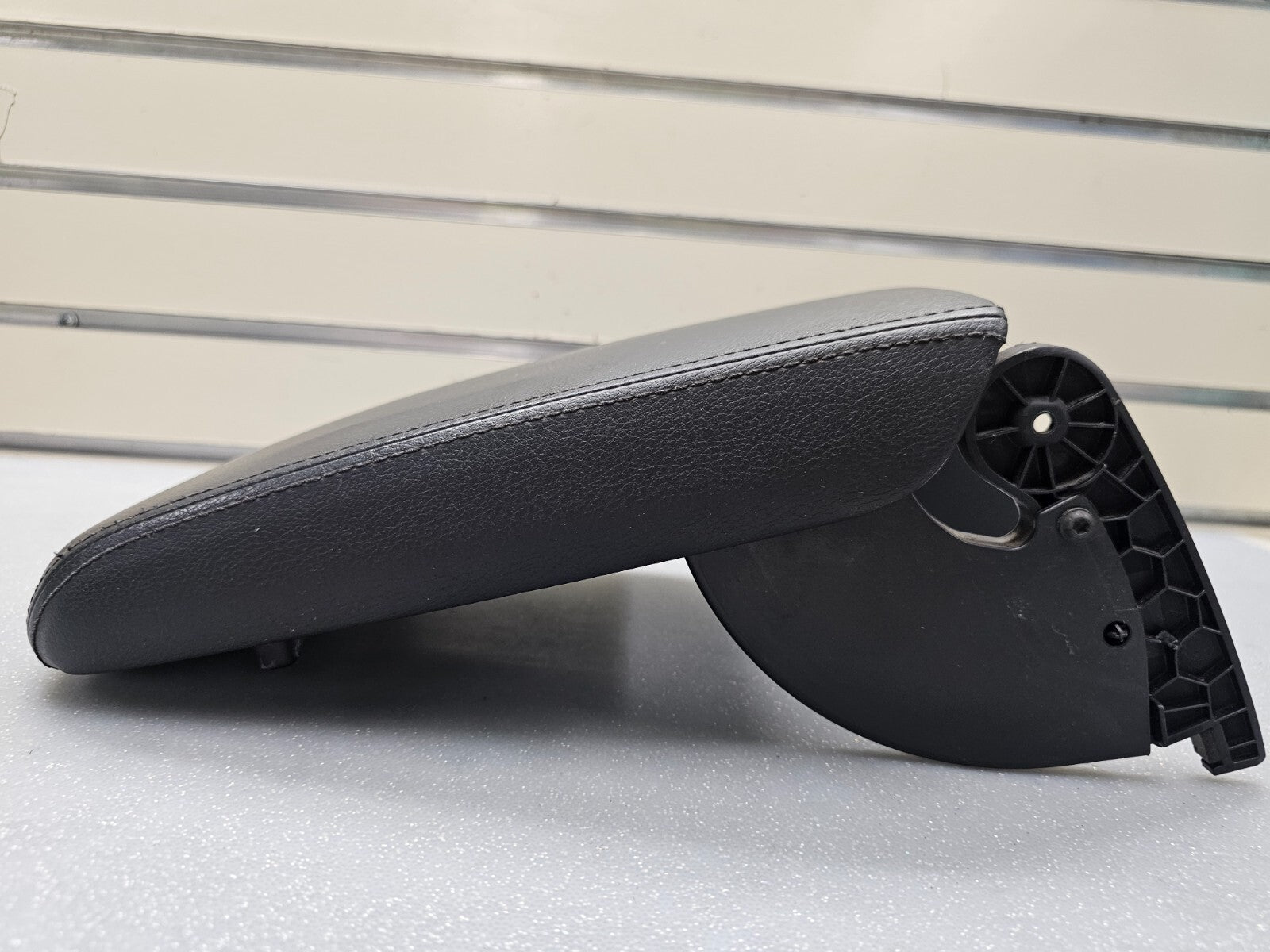 12-19 Volkswagen VW Passat Front Center Console Cover Lid Armrest Top Pad Black
